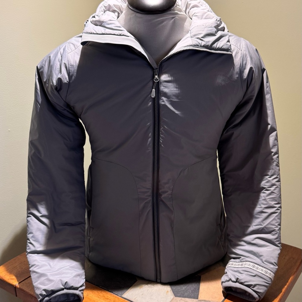 PAKA Apu Lightweight Puffer Jacket - Women’s Small (Storm)